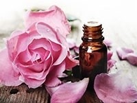 UTILIZZI DELL'OLIO ESSENZIALE DI ROSA DAMASCENA - NATUROPATA LIFE COACH ANTONELLA ANCESCHI - CARPI - MODENA - REGGIO - CONSULENZE ONLINE 